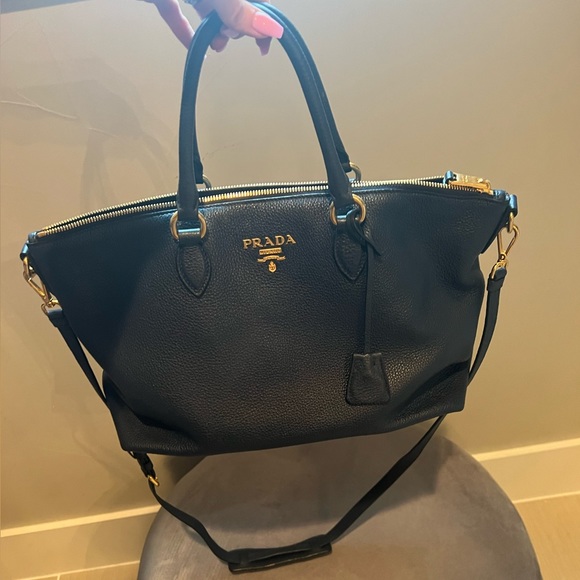 Prada leather handbag - Picture 2 of 11